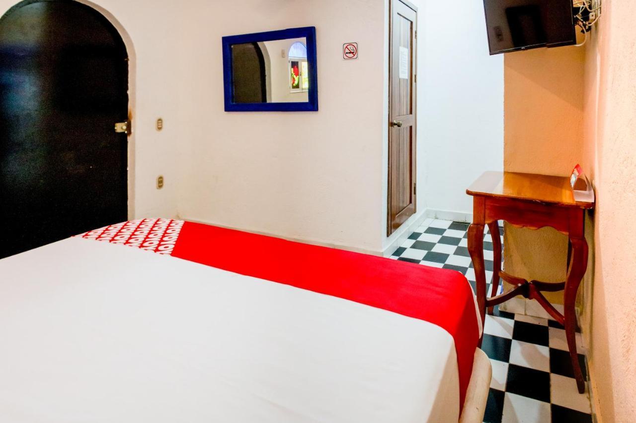 Hotel Isis Сиуатанехо Экстерьер фото