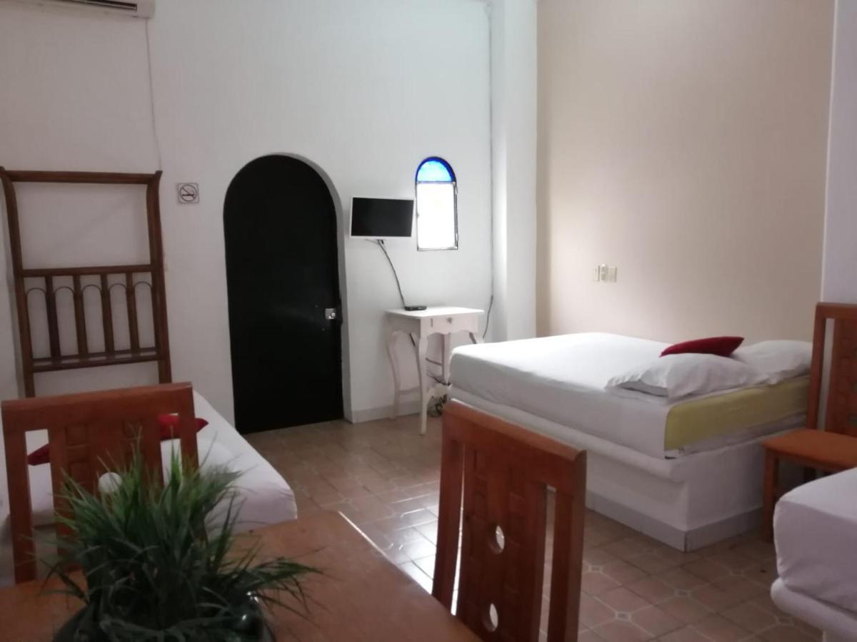 Hotel Isis Сиуатанехо Экстерьер фото
